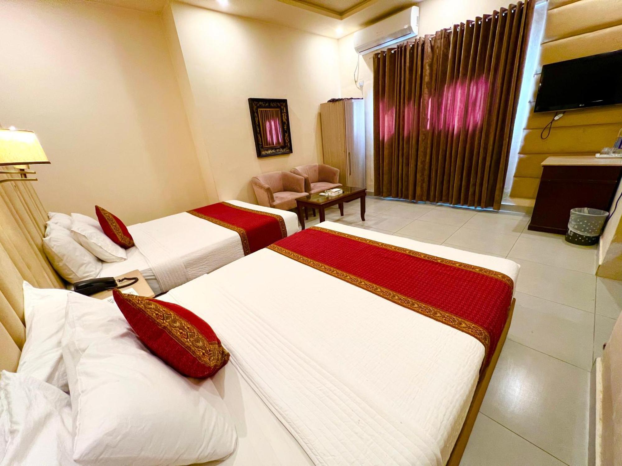 Shelton Guest House Исламабад Экстерьер фото